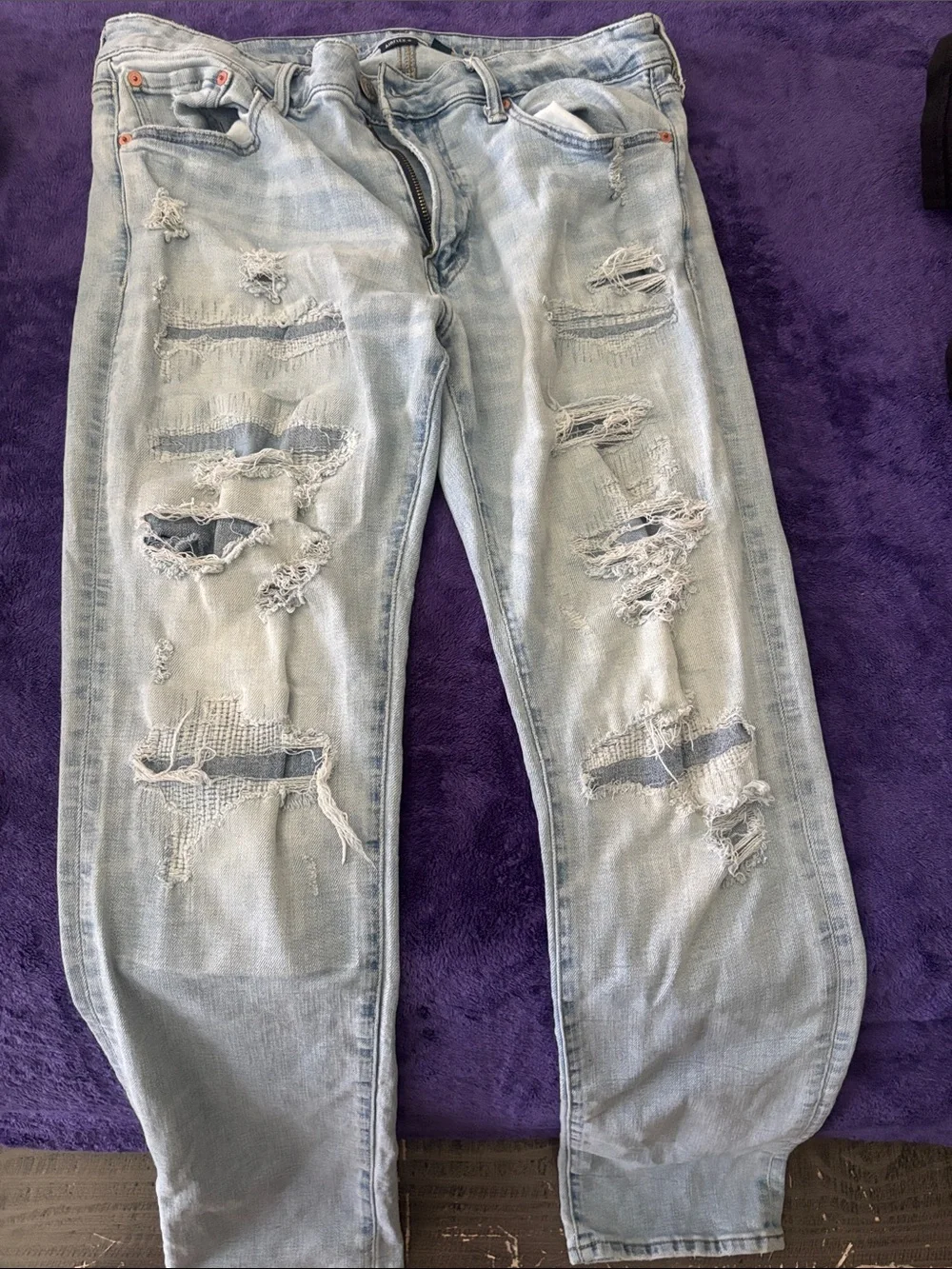 American Eagle Outfitters Light Blue Distressed Relaxed Jeans